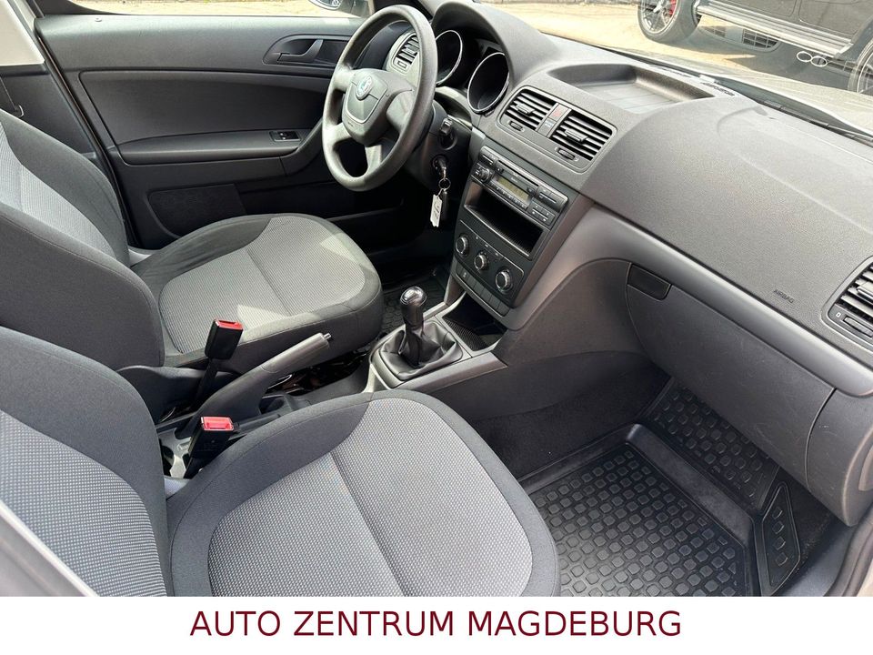 Skoda Yeti 2,0 TDI Klima RCD AHK Allwetterr. 1. Hand in Magdeburg