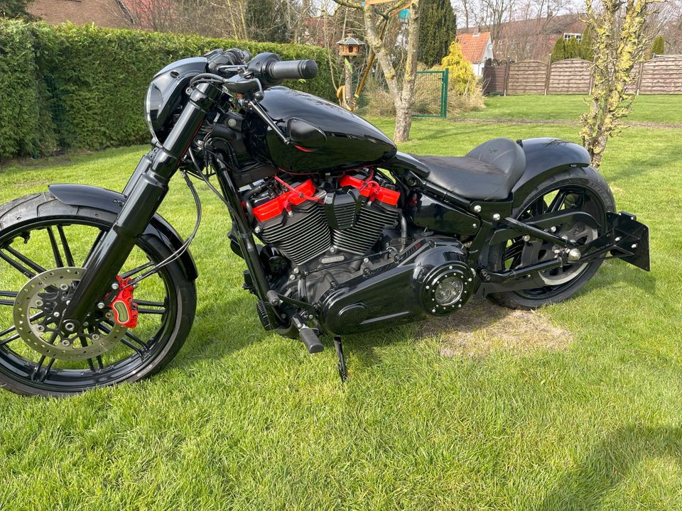 Harley-Davidson Breakout FXBRS Custom/ 5HD in Wilhelmshaven