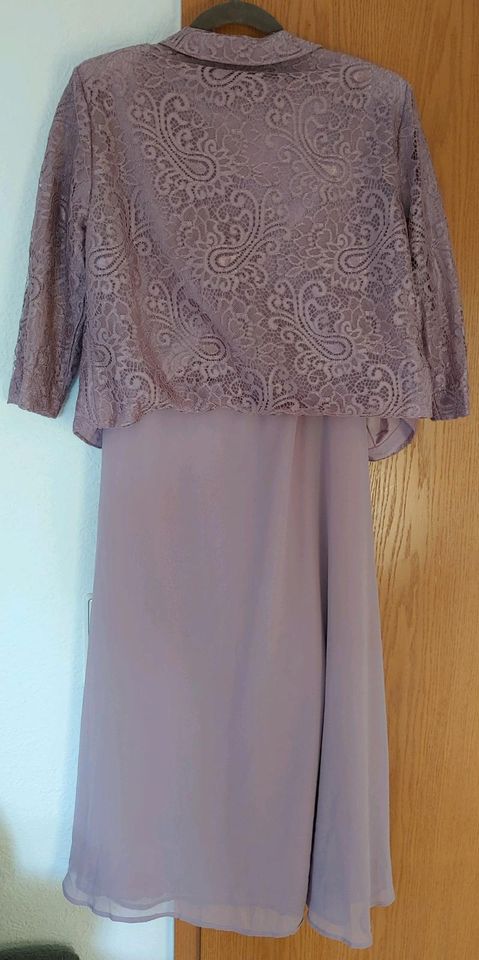 Kleid mit Spitzen-Top und Bluse in Cottbus