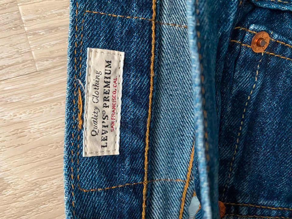 Levi's Jeans 501 blau Gr. 33/32 in Essen