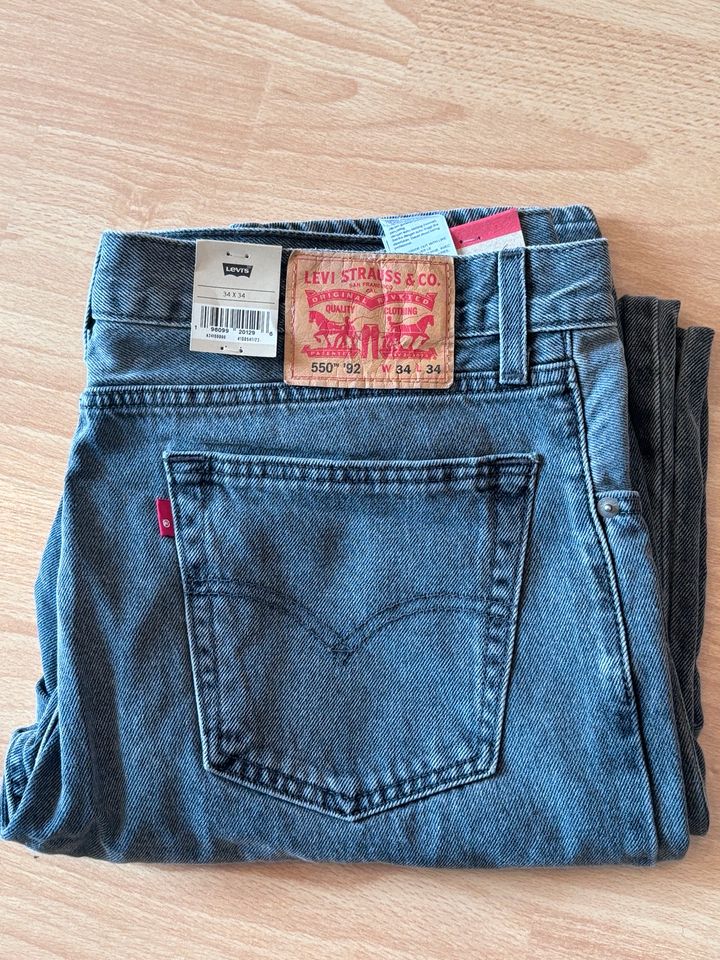 Levi’s 550 92 W34 L34 Herren Jeans 34X34 Neu mit Etikett in Berlin