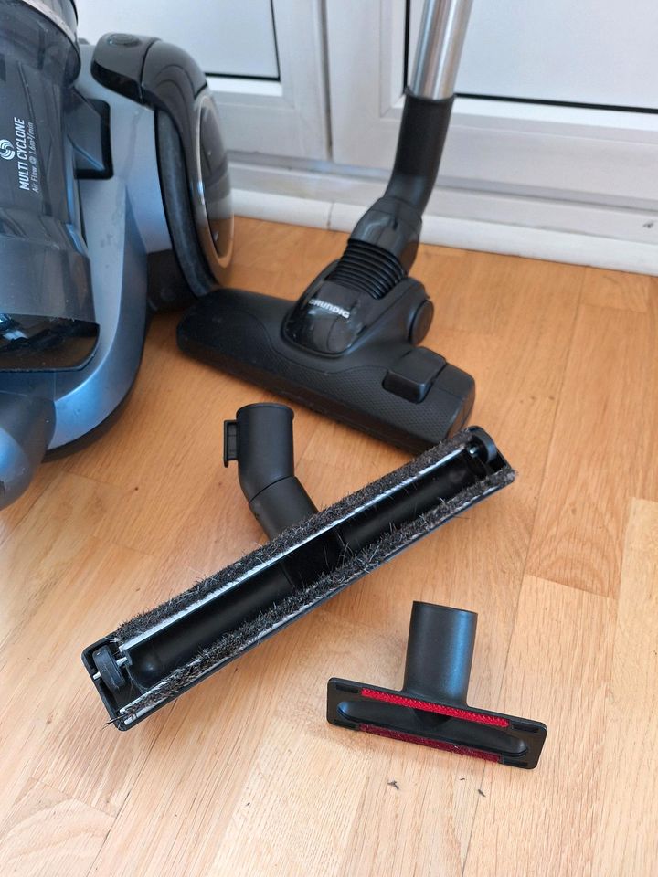 Staubsauger * Grundig Vacuum Cleaner VCC 7670 A in Hamburg