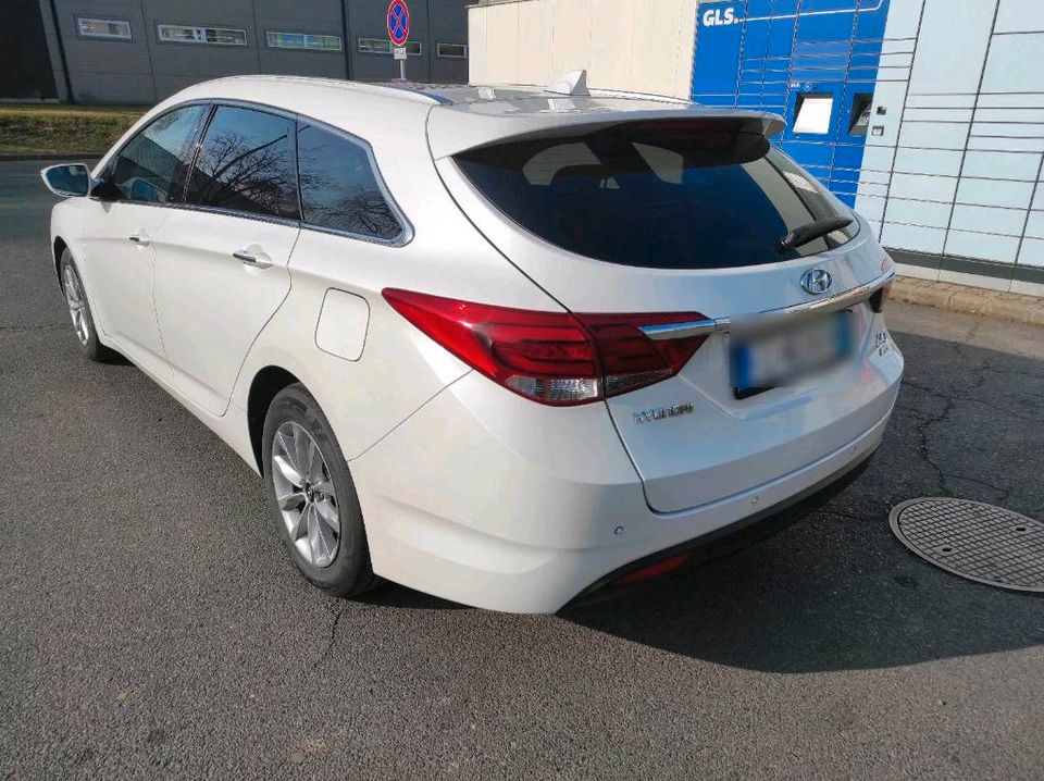 Hyundai i40 trend cw 2.0 gdi nagelneue motor in Düsseldorf