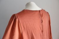 Cos Bluse/Pulli lachs-rosa Gr. M/40 mit Seidenärmel Rückenknöpfe München - Maxvorstadt Vorschau