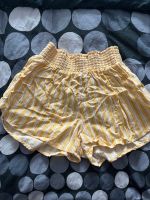 Hollister Short High Rise Sommer Gr. S 36 weiß gelb Nordrhein-Westfalen - Dormagen Vorschau