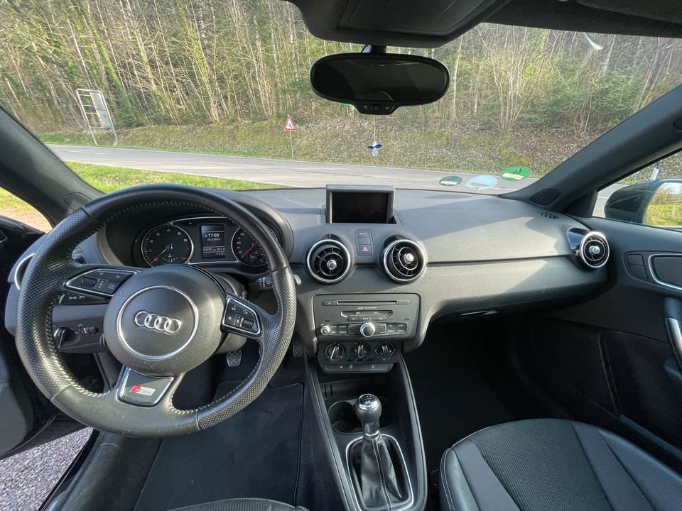 Audi A1 1.2 TFSI S Line 8 Fach bereift HU Service Neu in Waldkirch