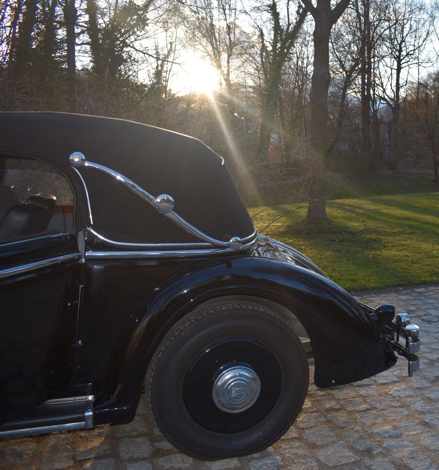 Oldtimer Horch nach Typ 853 Cabriolet in schwarz / Auto /Fahrzeug in Bad Muskau