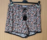 2 sehr schöne weite Damen Shorts von Hailys Gr. M Bayern - Raubling Vorschau