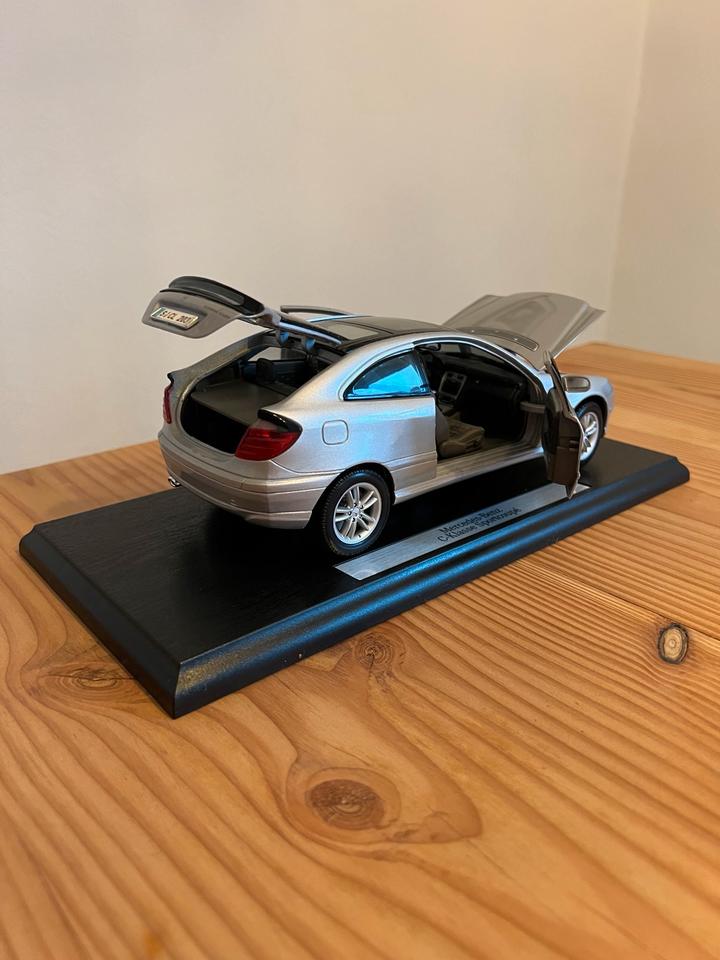 1:18 /1:43 Mercedes Benz C-Klasse Sportcoupe Edition Maisto OVP in Karlstadt