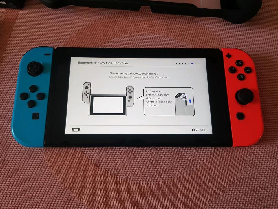 Nintendo Switch 32GB Spielkonsole - Neon-Rot/Neon-Blau + 2 spi in Gütersloh