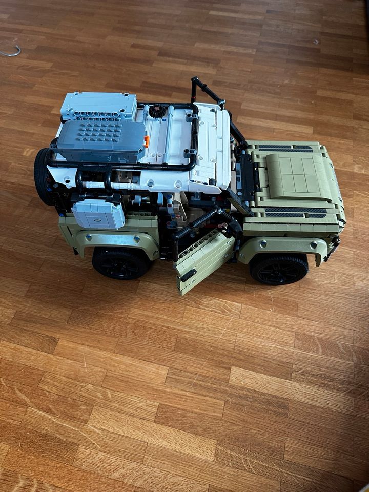 Lego Technik / Technic 42110 Land Rover in Stuttgart