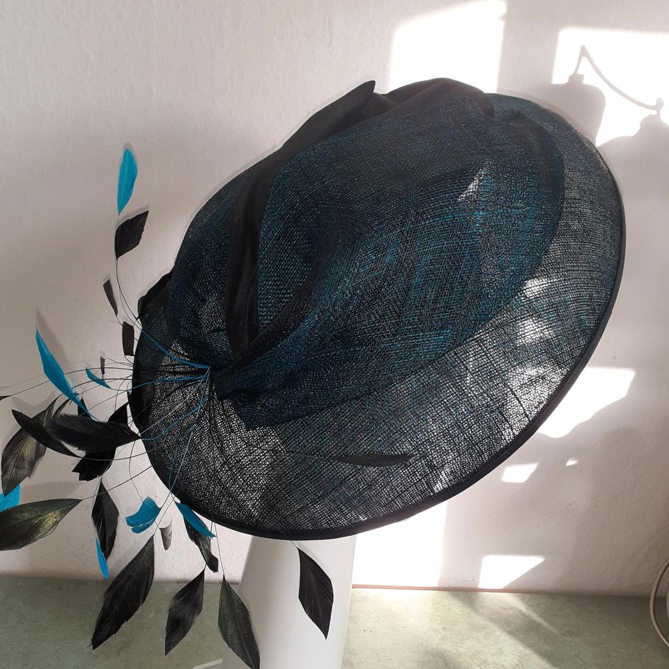 Sommerhut, Strohhut, Fascinator, Hochzeit, Sinamay, Modistin in Berlin