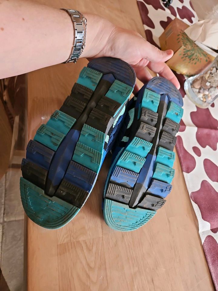 Tolle leichte blaue coole Jungs Schuhe incl versand in Saaldorf-Surheim
