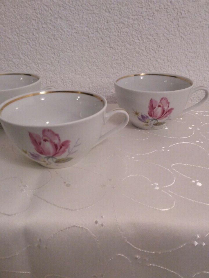 4 hübsche Colditz Porzellan Tassen mit Goldrand u. Blumenmuster in Bermatingen