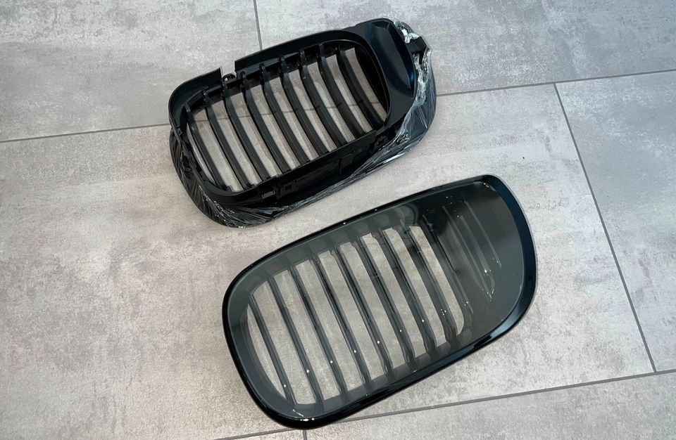 Nieren NEU BMW 3er E46 Grill Schwarz Facelift Kühlergrill LCI M in Bonn