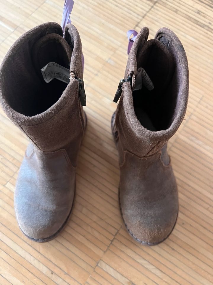 Uggs Stiefel Mädchen Größe 27, braun in Kassel