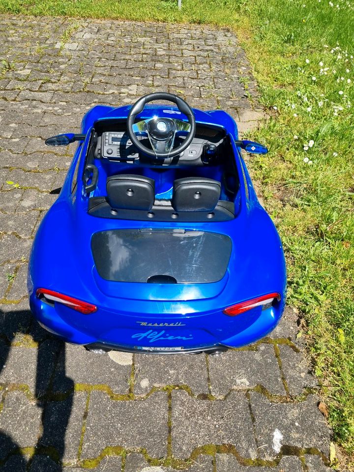 Kinderauto Maserati blau in Neuenstein