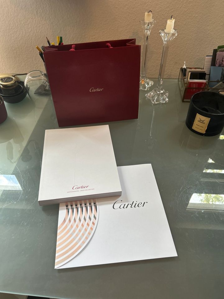 Cartier Watchmaking 2023 Collection mit Tüte in Duisburg