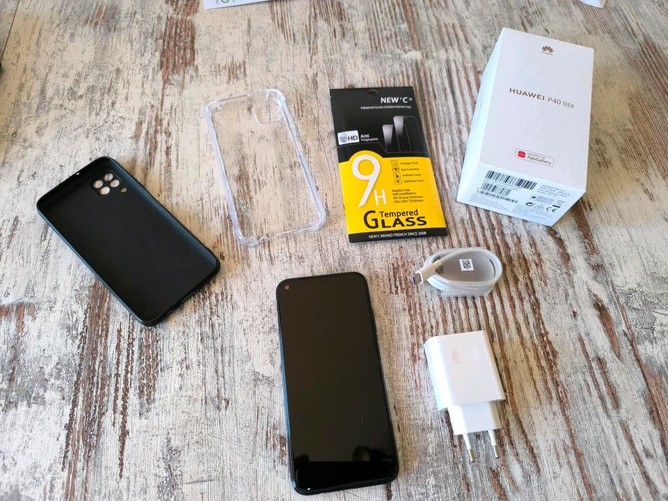 Huawei P40 Lite + Zubehör × Smart Phone × 128GB ROM × 6GB RAM in Berlin