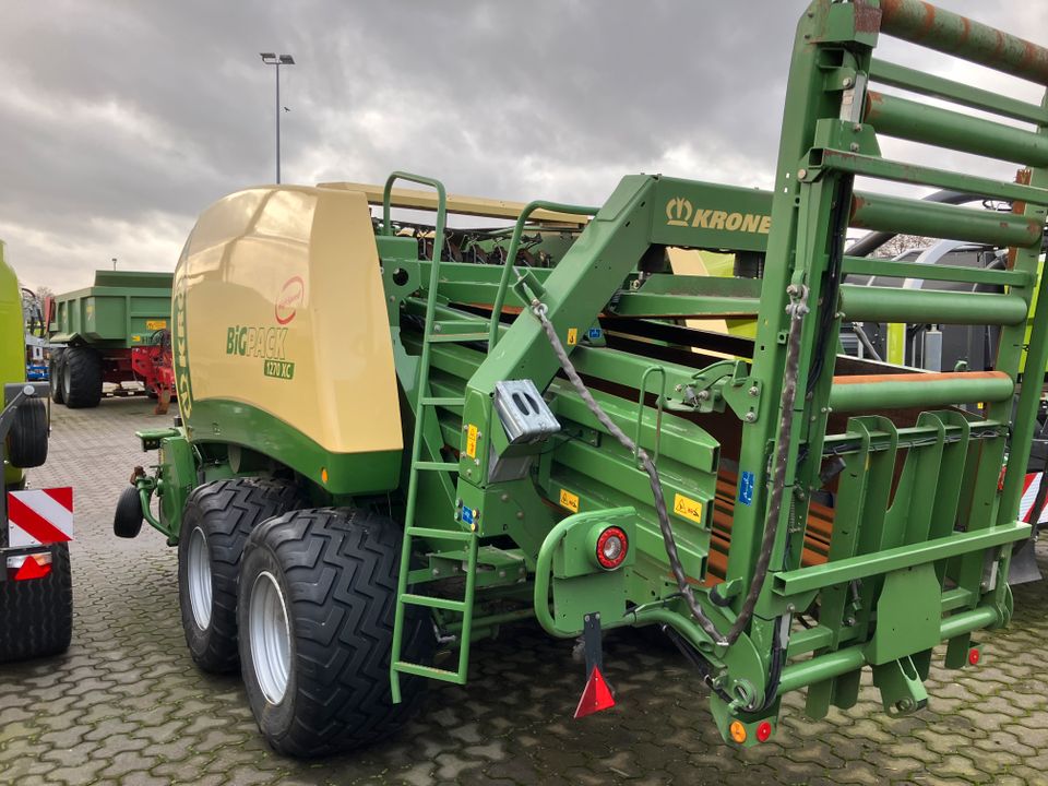 Krone Big Pack 1270 CX Highspeed Quaderballenpresse in Bockel