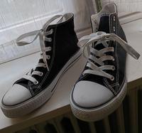 Leinenschuhe Sneaker schwarz ähnlich wie Chucks Größe 39 einmal g Niedersachsen - Stuhr Vorschau