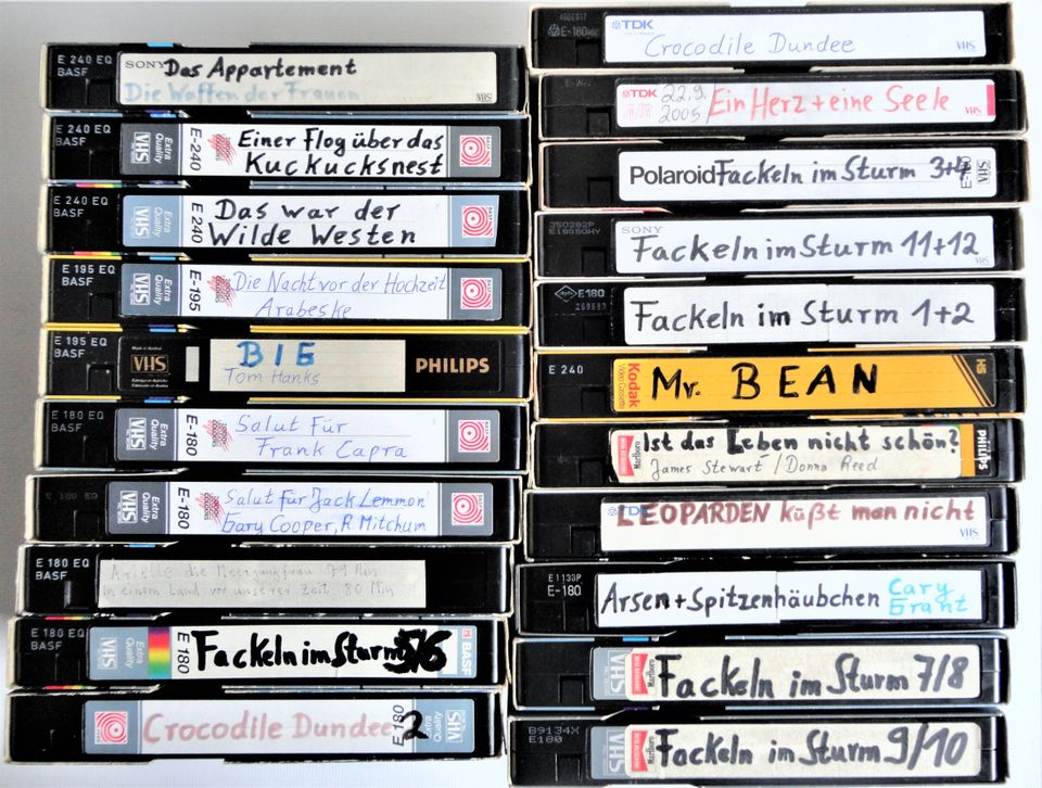 Videokassetten 21 VHS,oft nur 1-2x bespielt mit US Filmen +Serien in Duisburg