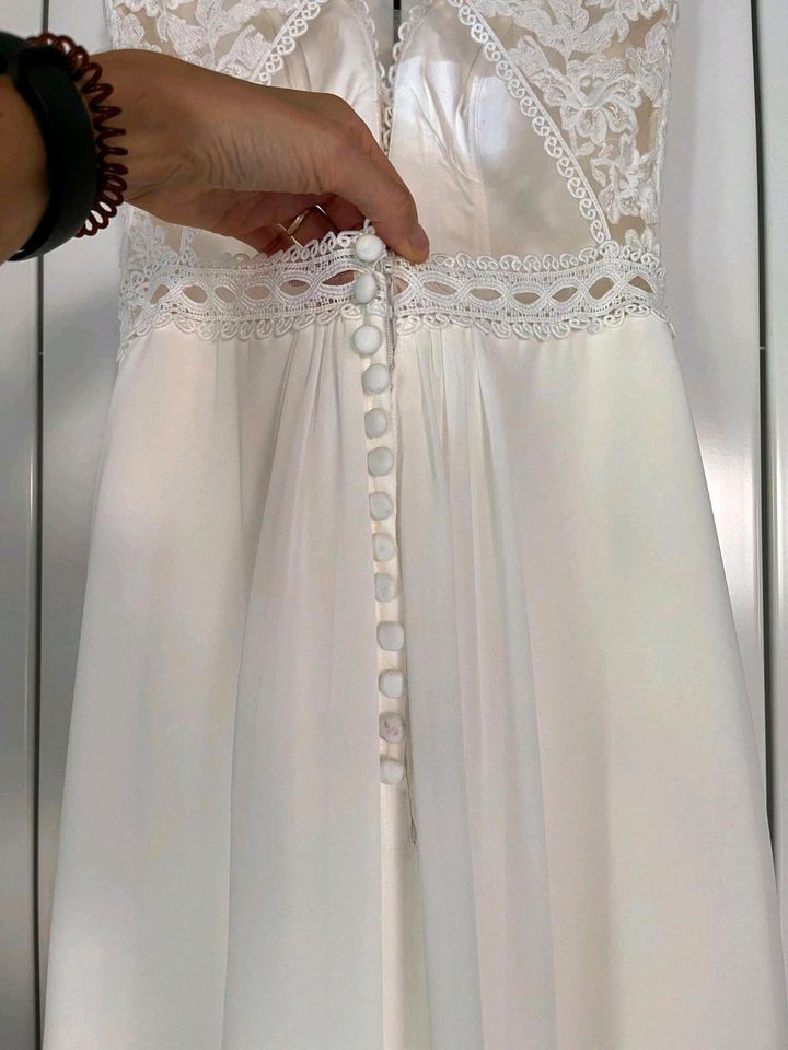 Hochzeitskleid, Brautkleid mit Rückenausschnitt Bianco Evento in Köln