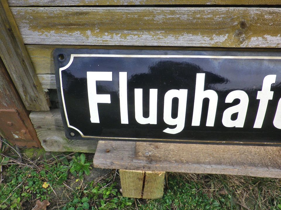 Straßenschild Emailleschild Flughafenstraße 80x18 cm in Döbern