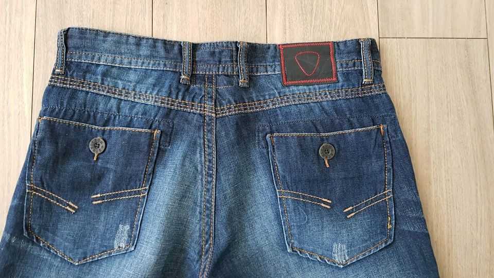 Neuwertige Herren Jeans- Shorts von Strellson Gr. 30 in Donaueschingen