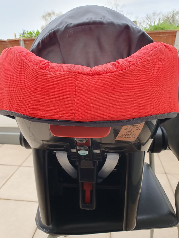 Chicco Babyschale Autositz 0 - 13 kg Gruppe 0+ rot schwarz in Düsseldorf