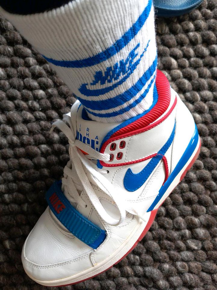 Nike Air Force vintage Sneaker Gr 42 weiß blau rot in Mettmann