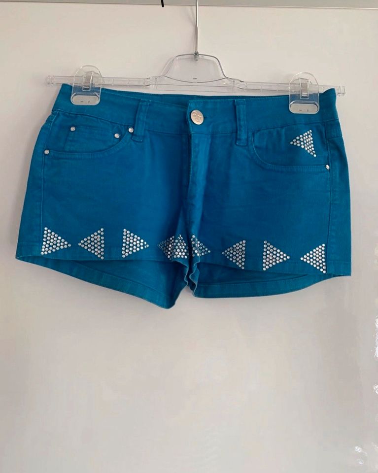 Blaue Jeans Shorts Gr. 36 kurz mit Pailletten neuwertig in Tiefenbach Kr Passau