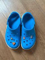 Crocs M9 W11 hellblau weiß Größe 42/43 Hessen - Königstein im Taunus Vorschau