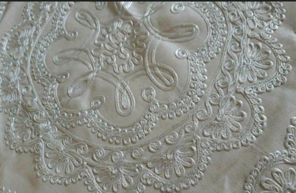 Tischdecke cremeweiß  silber Stickerei orientalisch 83x83 in Passau