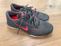 Nike Training Flywire Damen Sportschuhe Gr. 39 / Neu Rheinland-Pfalz - Windesheim Vorschau