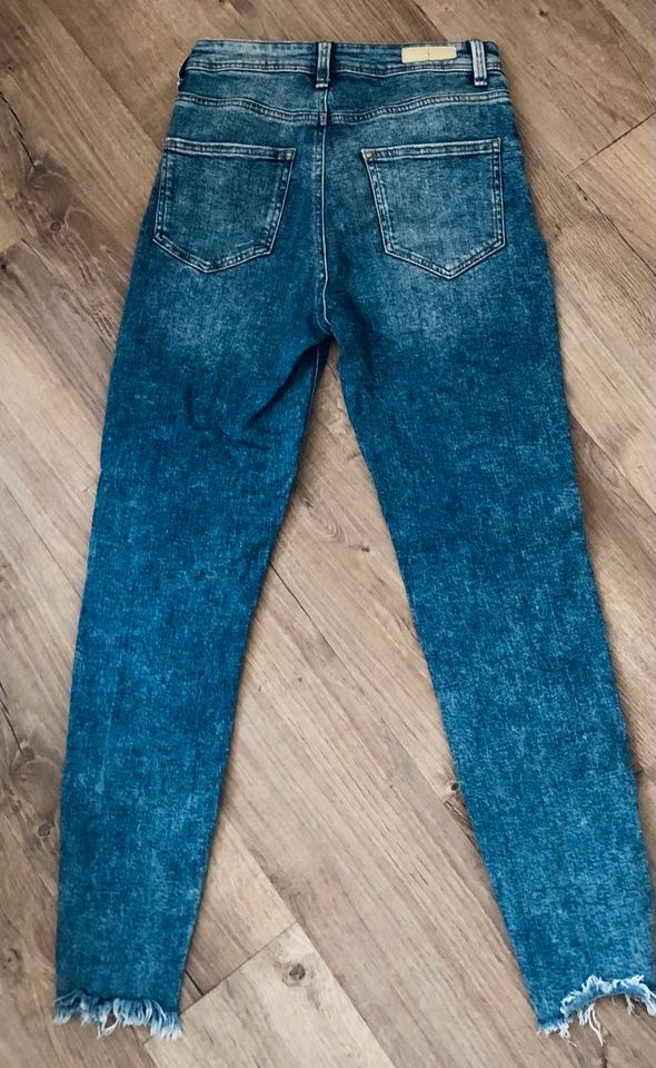 Ripped Jeans/Jeanshose Damen 38 in Gosheim