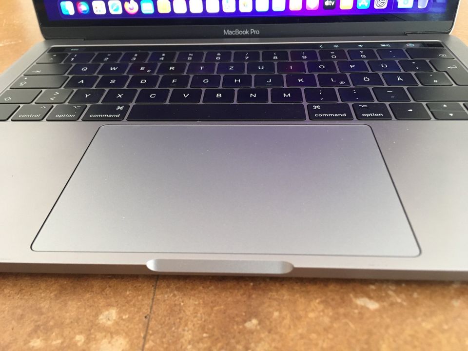 Macbook Pro 13 3,1Ghz 8GB 256GB i5 2017 2018 Touchbar NEUW! in Berlin