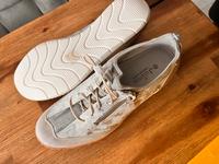 Nagelneu ungetragen Damenschuhe Julietta Schuh mit Reißverschluss Nordrhein-Westfalen - Kerpen Vorschau