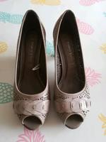 Marco tozzi peeptoe Pumps taupe Leder 41 Sachsen - Oelsnitz / Vogtland Vorschau