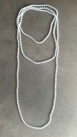 2 Halsketten, Perlenketten, weiß, glasig, Länge ca. 104 cm je Nordrhein-Westfalen - Wesseling Vorschau