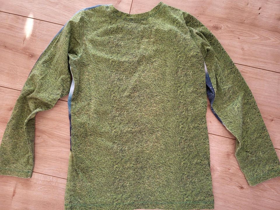 Cooles Fussball Oberteil, Shirt mit Rasendruck, 134 in Seelze