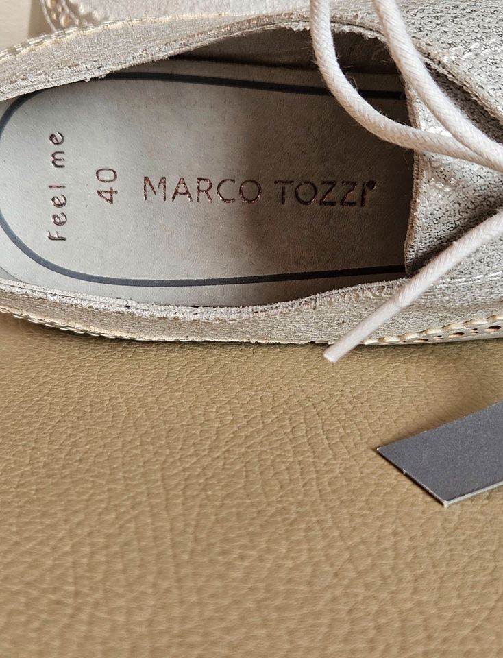 Halbschuhe von Marco Tozzi/ Größe: 40 / silber/ NEU in Magdeburg