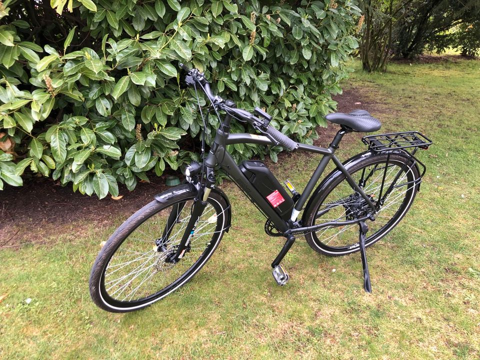 Herren Trekking E-Bike 28“ in Schloß Holte-Stukenbrock