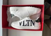 Valentino Caravani 42.5 NEU,Original Mitte - Tiergarten Vorschau