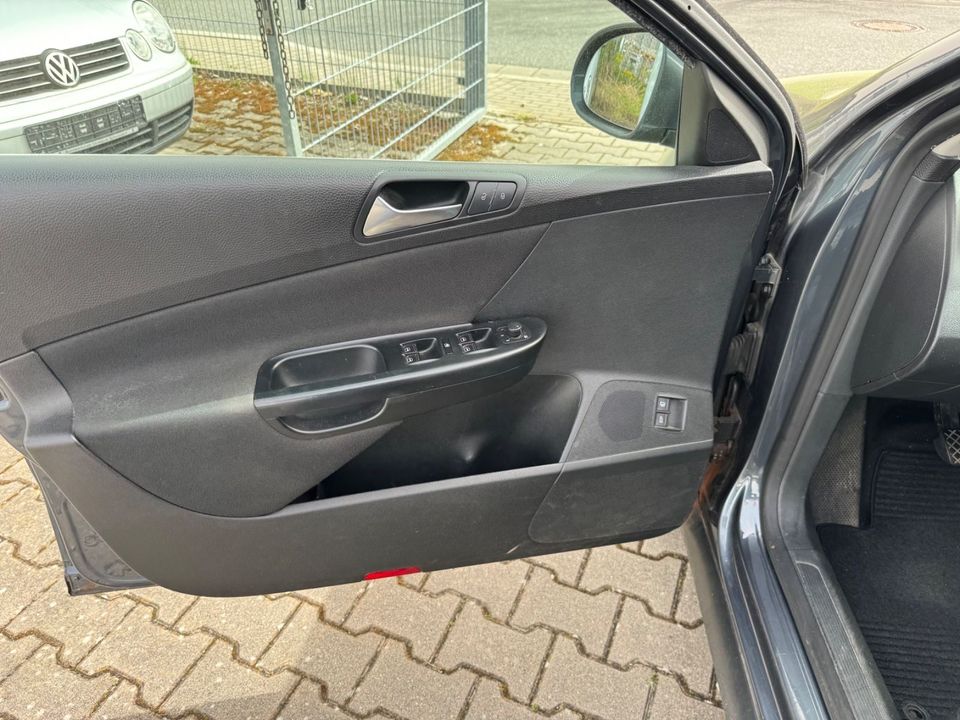 Volkswagen Passat Variant Comfortline in Weiden (Oberpfalz)
