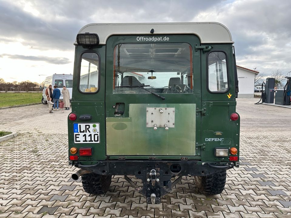 Land Rover Defender 110 TD5 SW in Friesenheim