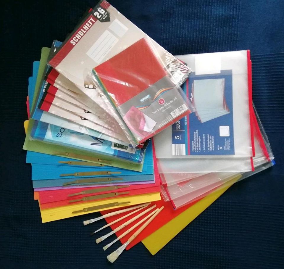 NEU! 45 x Schulmaterial | Hefte Mappen Hefter Pinsel Umschläge in Lingen (Ems)