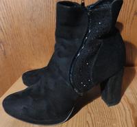 Schwarze Stiefel mit Absatz Hessen - Brensbach Vorschau