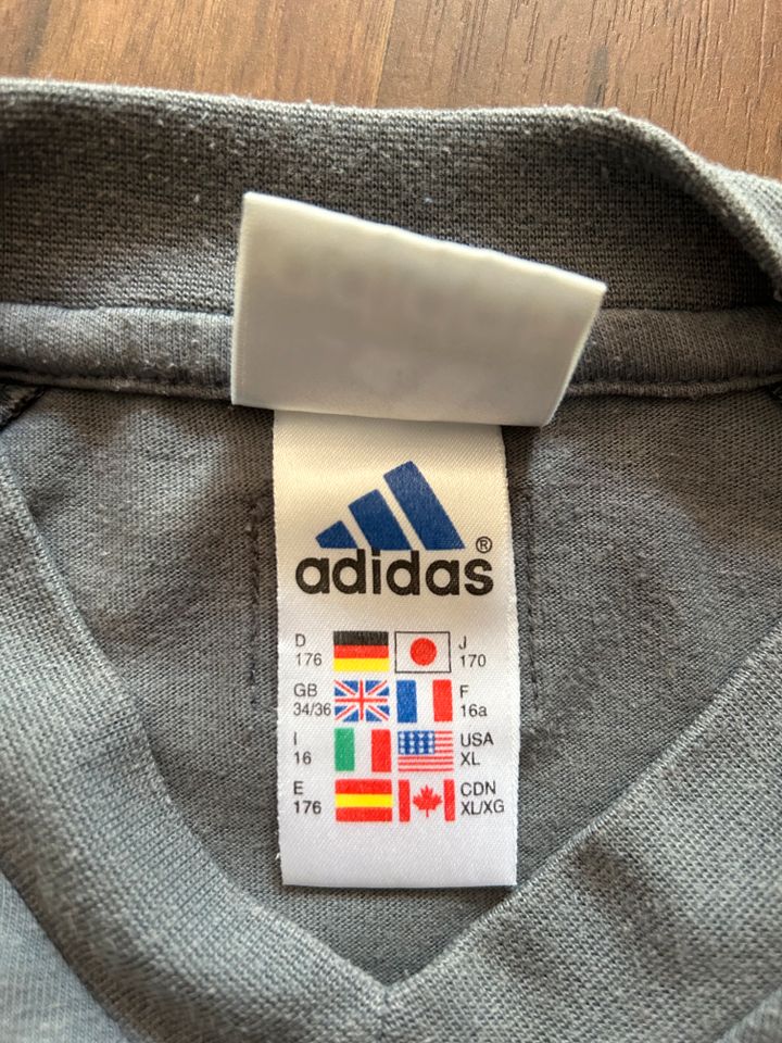 T-Shirt Adidas Größe 176 in Wiesbaden