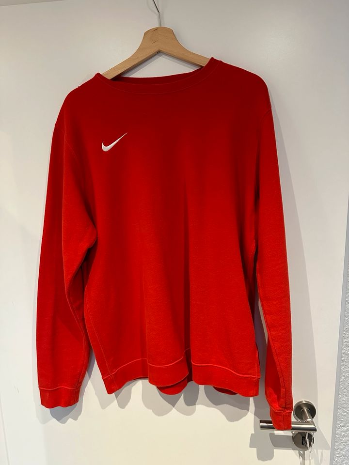 Nike Pullover in Schlettau